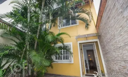 Casa com 2 quartos à venda na Rua Guilherme Alves, 1369, Partenon, Porto Alegre, 150 m2 por R$ 750.000
