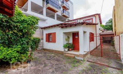 Casa com 5 quartos à venda na Rua Humberto de Campos, 155, Santo Antônio, Porto Alegre, 183 m2 por R$ 509.000