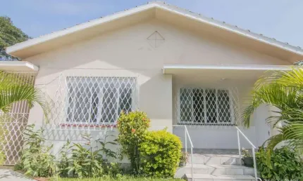 Casa com 3 quartos à venda na Rua Jataí, 291, Cristal, Porto Alegre, 184 m2 por R$ 693.500