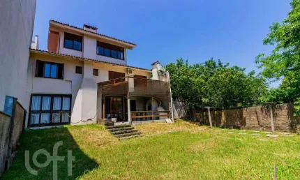 Casa com 3 quartos à venda na manoel antônio de magalhães, 40, medianeira, porto alegre, 258 m2 por r$ 880.000