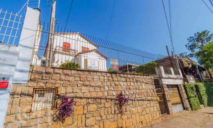 Casa com 3 quartos à venda na Avenida Nonoai, 1566, Nonoai, Porto Alegre, 319 m2 por R$ 750.000