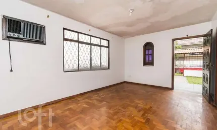 Casa com 3 quartos à venda na Rua Santa Flora, 1159, Cavalhada, Porto Alegre, 240 m2 por R$ 807.000