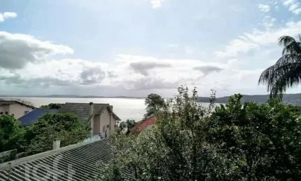 Casa com 6 quartos à venda na Rua dos Guaranis, 198, Espírito Santo, Porto Alegre, 281 m2 por R$ 800.000