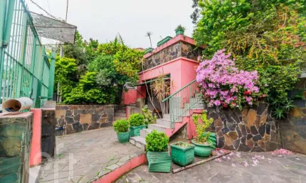 Casa com 3 quartos à venda na Rua Eurico Lara, 609, Medianeira, Porto Alegre, 190 m2 por R$ 700.000
