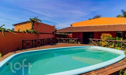 Casa com 3 quartos à venda na Rua Santa Mônica, 375, Ponta Grossa, Porto Alegre, 293 m2 por R$ 700.000