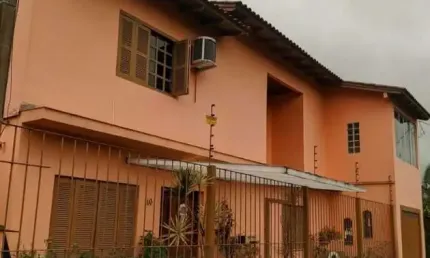 Casa com 4 quartos à venda na Beco Maria Alice, 40, Restinga, Porto Alegre, 300 m2 por R$ 477.000