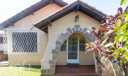 Casa com 5 quartos à venda na Rua General Gomes Carneiro, 1200, Teresópolis, Porto Alegre, 420 m2 por R$ 840.000