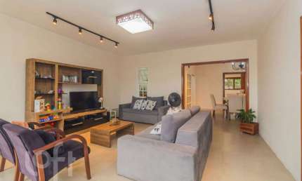 Casa com 5 quartos à venda na Rua Teixeira de Carvalho, 207, Medianeira, Porto Alegre, 360 m2 por R$ 995.000