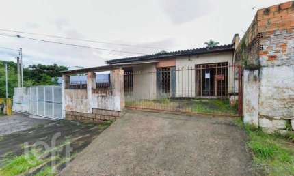 Casa com 3 quartos à venda na Avenida Cruz Alta, 97, Nonoai, Porto Alegre, 65 m2 por R$ 179.000