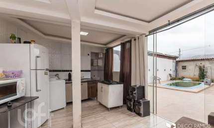 Casa com 2 quartos à venda na Rua Raul Cauduro, 150, Mário Quintana, Porto Alegre, 80 m2 por R$ 165.000