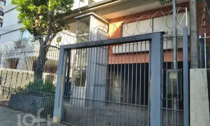 Casa com 3 quartos à venda na Avenida Pirapó, 125, Petrópolis, Porto Alegre, 450 m2 por R$ 2.400.000