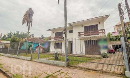 Casa com 4 quartos à venda na Rua Irmã Ambrósio, 55, Jardim Carvalho, Porto Alegre, 351 m2 por R$ 997.500