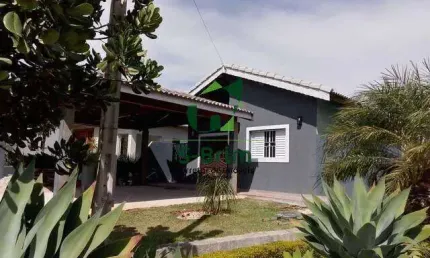 Linda casa com piscina no Cond Terras de Atibaia I - SP REF1536
