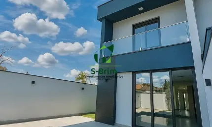 Casa moderna com localização privilegiada, localizada em uma travessa da lucas nogueira garcez bairro: vila petrópolis