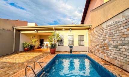 Linda casa térrea com 162 m², 3 quartos, escritório e piscina aquecida no Bairro Lagoinha