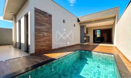 Linda casa térrea récem construída com 148 m², 3 suítes, armários, piscina e churrasqueira em condomínio fechado em Bonfim Paulista