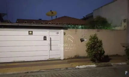 CASA COM 3 DORMITÓRIOS, SALA, COZINHA, ÁREA DE SERVIÇO, 2 WCS, EDÍCULA INFERIOR E SUPERIOR, QUNTAL, 4 VAGAS DE GARAGEM COBERTA, PORTÃO ELETRONICO