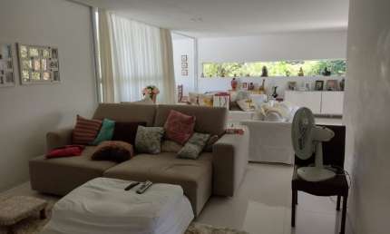 Vendo uma Excelente Casa em Condomínio Fechado na Estrada do Coco. R$ 1.790.000,00.