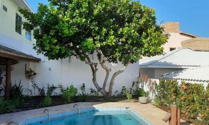 Vendo uma Excelente casa em condomínio fechado. Vilas do Atlântico R$ 1.750.000,00