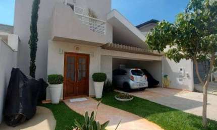 Sobrado com 4 dormitórios à venda, 220 m² por R$ 1.280.000,00 - Colinas do Paraíso - Botucatu/SP