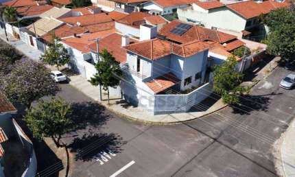 Sobrado com 4 dormitórios à venda, 430 m² por R$ 1.325.000,00 - Vila Nova Botucatu - Botucatu/SP