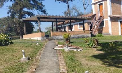CHÁCARA COM EXCELENTE OPORTUNIDADE PARA VENDA OU LOCAÇÃO.