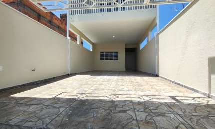 EXCELENTE OPORTUNIDADE DE LOCAÇÃO, SOBRADO NO RESIDENCIAL MOREIRA RIGUI A 50M DAS ESCOLAS PÚBLICAS E ESCOLA DA EMBRAER, 100M DE MERCADO E FARMÁCIAS, AO LADO DA VIA DUTRA, BAIRRO COM RUAS AMPLAS E EX
