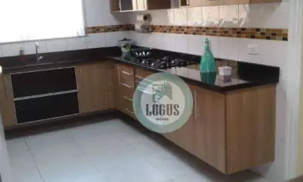 Sobrado bem distribuído com 163m² composto por 3 dormitórios com 3 suítes, à venda por R$ 850.000,00 - Vila Paulicéia - SBC/SP