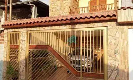 Sobrado IMPECÁVEL bem distribuído com 161m² composto por 3 dormitórios sendo 1 suíte, à venda por R$ 695.000 - Pq. Novo Oratório, Santo André/SP