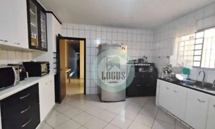 Sobrado bem distribuído com 208m² composto por 3 dormitórios sendo 2 suítes, á venda por r$ 685.000 - paulicéia, sbc/sp