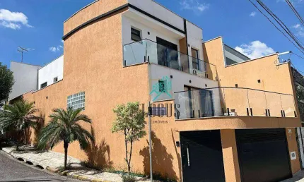 Sobrado IMPECÁVEL com 258m², composto por 3 dormitórios sendo 1 com suíte, à venda por R$ 2.600.000 - Olímpico, SCS/SP