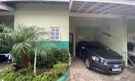 Lindo Sobrado de Condomínio a 150m da Praia no Centro