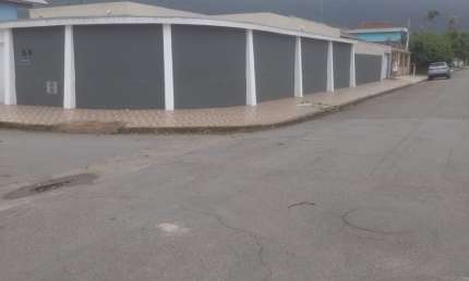 Excelente Casa em 2 lotes no Flórida PG com Piscina