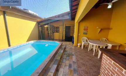 Linda casa em terreno com 12m de frente a 100m da Praia