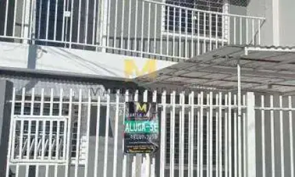 Maravilhoso Sobrado Triplex Semimobiliado para alugar com 3 quartos / 1 suíte no Centro de Piraquara.