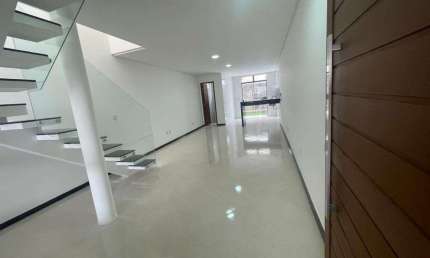 Casa com 3 quartos à venda, 150 m² por R$ 630.000 - Aeroporto - Juiz de Fora/MG