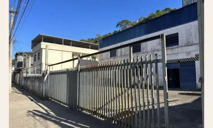 Barracão / Galpão / Depósito para alugar na Rua Ibitiguaia, Santa Luzia, Juiz de Fora