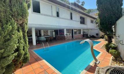 Casa com 5 quartos para alugar na Avenida Doutor Moacyr Siqueira, Jardim do Sol, Juiz de Fora