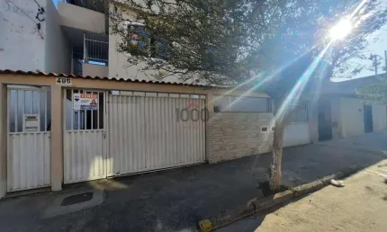 Ampla Casa com Terraço e Suíte no Bairro Santa Cruz - Entrada Independente!