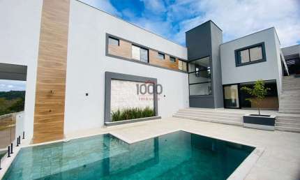 Casa à venda com 3 suítes e piscina no Residencial Alvim