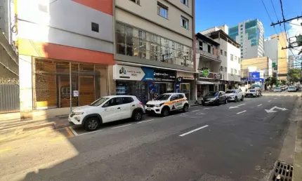 Ponto comercial para alugar na Rua Santo Antônio, Centro, Juiz de Fora