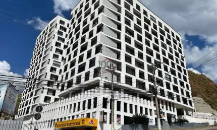 Loja térrea de frente para Av Rio Branco, 65 M2, 1 banheiro