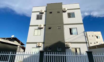 Apartamento para aluguel possui 60 metros quadrados com 2 quartos em Aventureiro - Joinville - SC