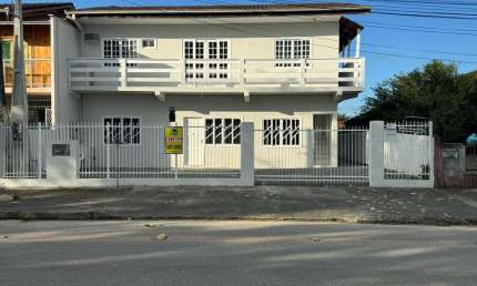 Sobrado com 8 Kitnets/conjugados para aluguel com 27/30m2 e 1 quarto cada