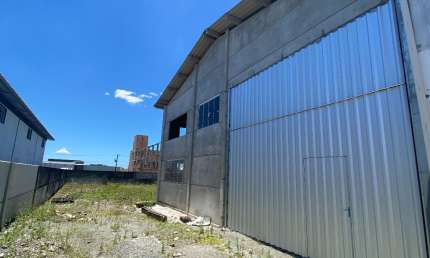 Galpão para aluguel possui 300 metros quadrados  Araquari - SC