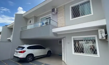 Casa com 3 quartos à venda na Rua das Américas, 164, Saguaçu, Joinville