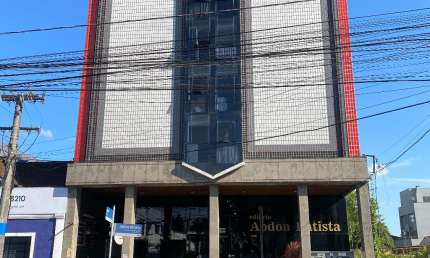 Sala comercial medindo 22,53m², localizada no Centro da Cidade de Joinville/SC.