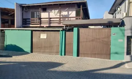 Casa com 3 quartos à venda na Rua Fernando Looth, 141, Iririú, Joinville