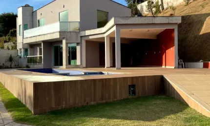Maravilhosa casa dúplex, com área gourmet, piscina, jardin