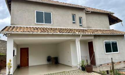 Ótima casa com três dormitórios, local tranquilo e seguro